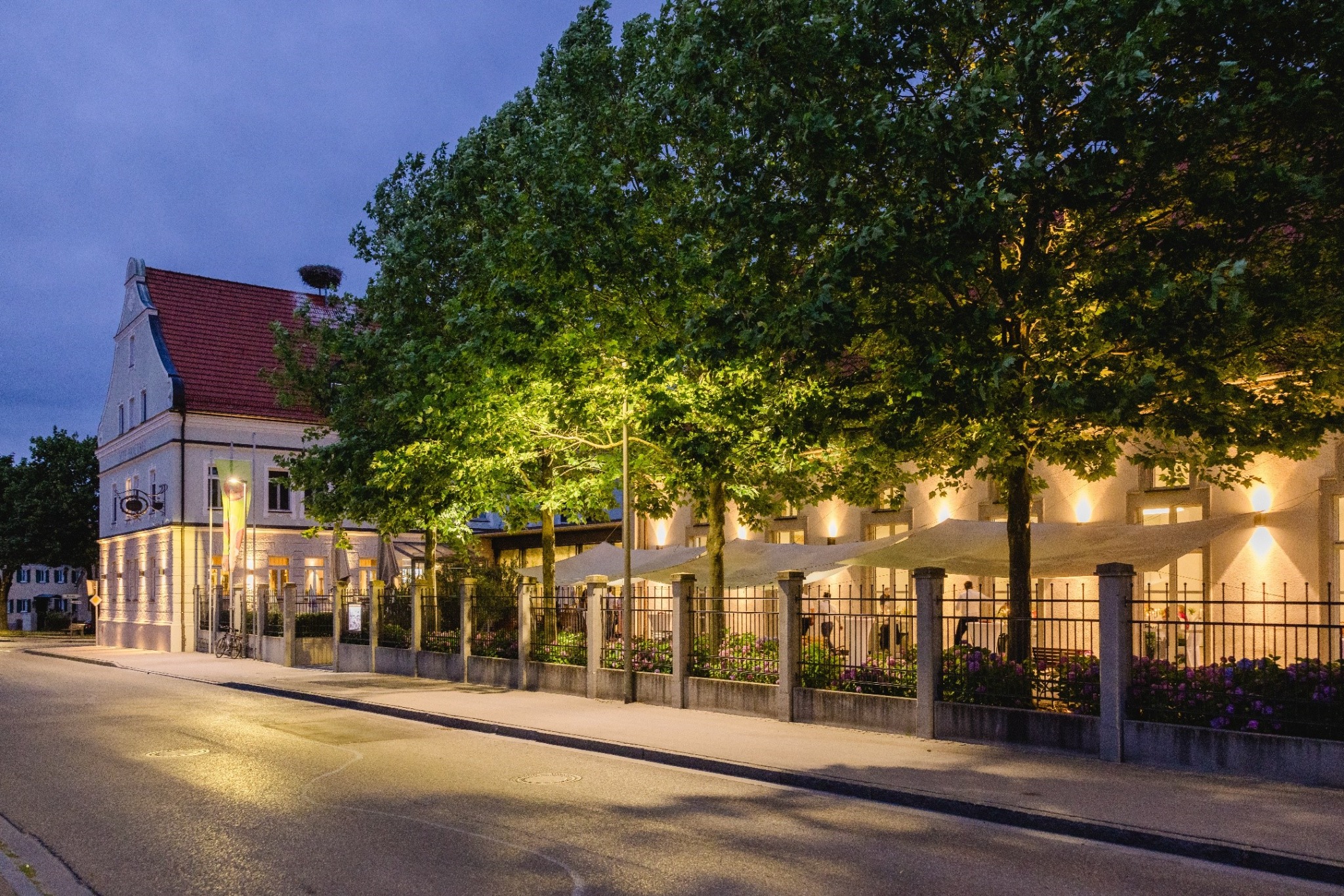 Die Alte Brauerei Mertingen am Abend
