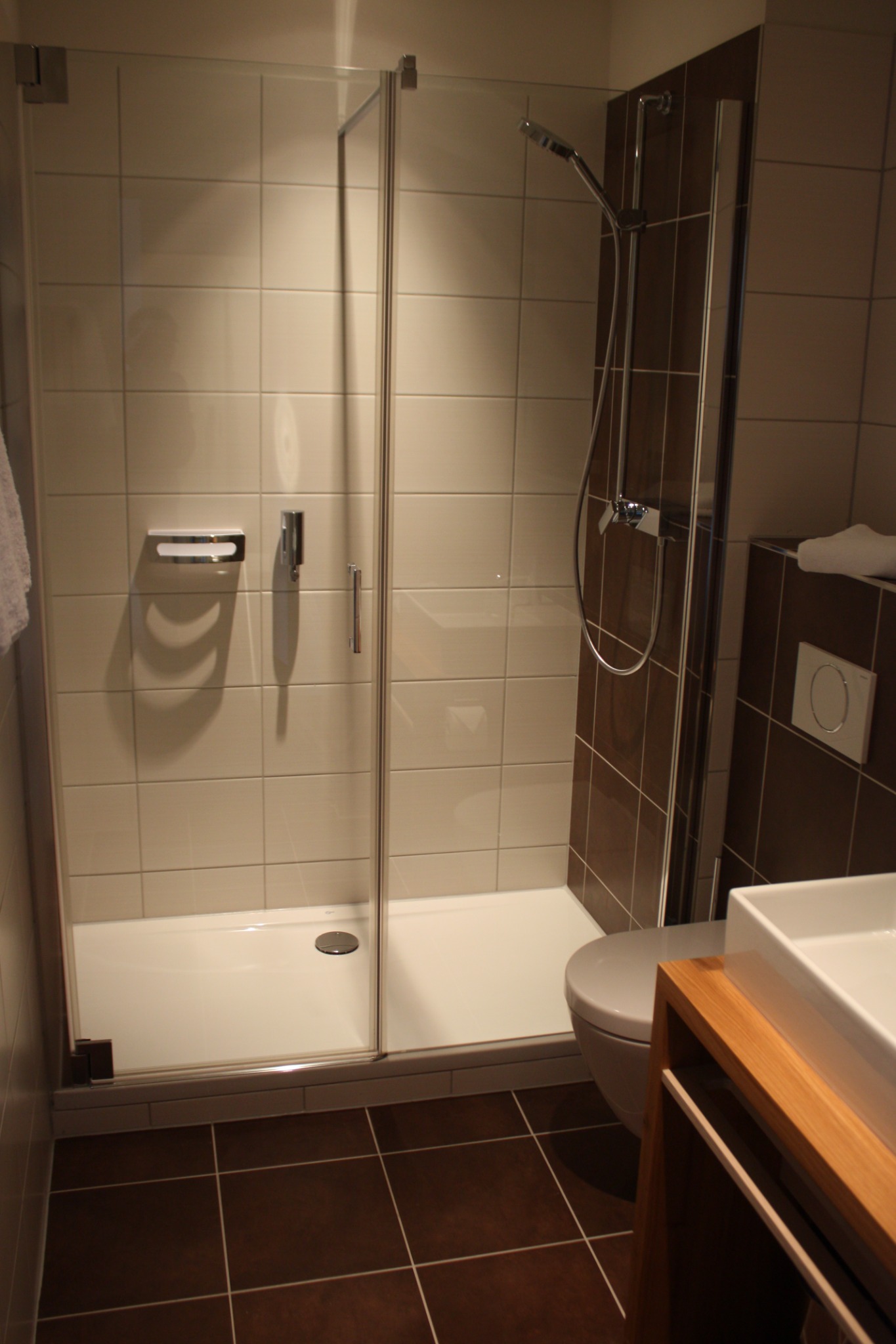Modernes Badezimmer eines Hotelzimmers